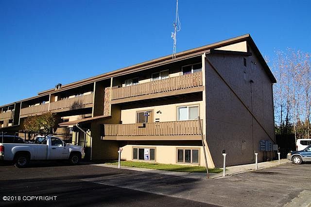 1st image of 300 Woodridge St