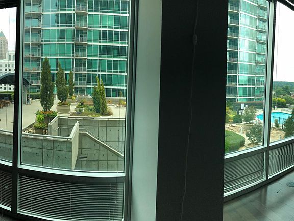 4th image of 923 Peachtree St NE Unit 926