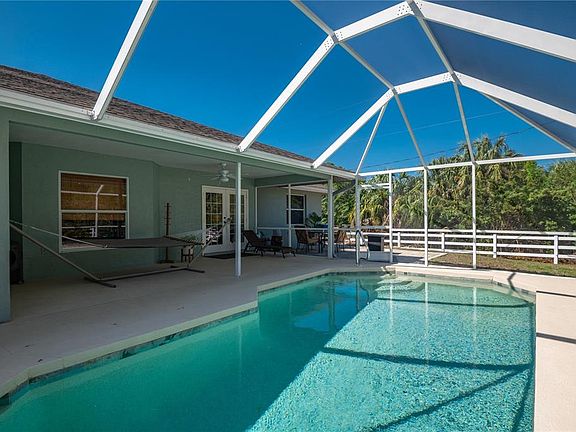 3rd image of 5921 Clare Ln