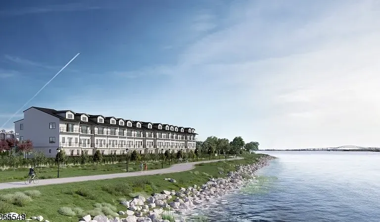 5 Harbor Front Plz — Photo 1