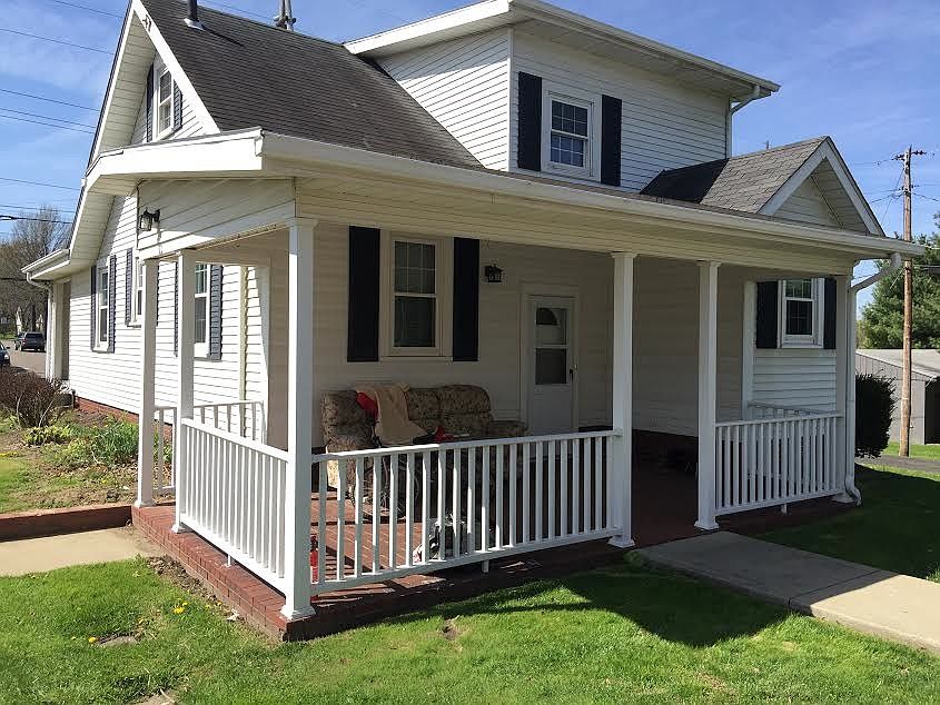 2nd image of 1601 E Maple St NW