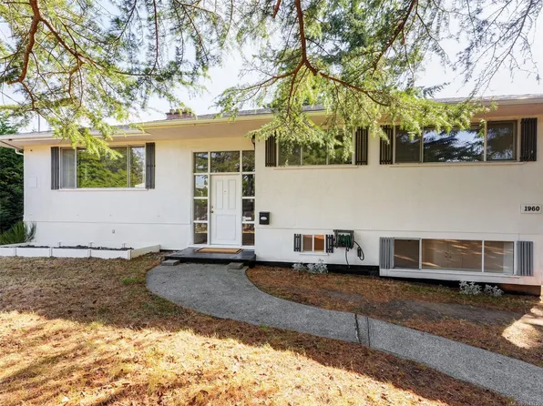 1960 Grandview Dr, Saanich, BC V8N 2V3