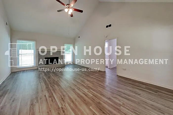 3 bed, 2.0 bath, 1992 sqft, $2,380 — Photo 4