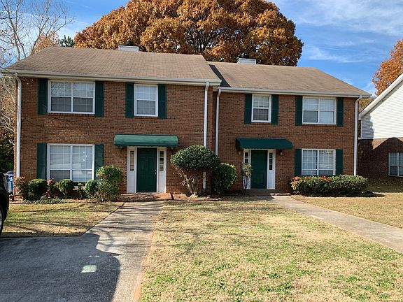 2nd image of 2818 Sweet Briar Ln SE