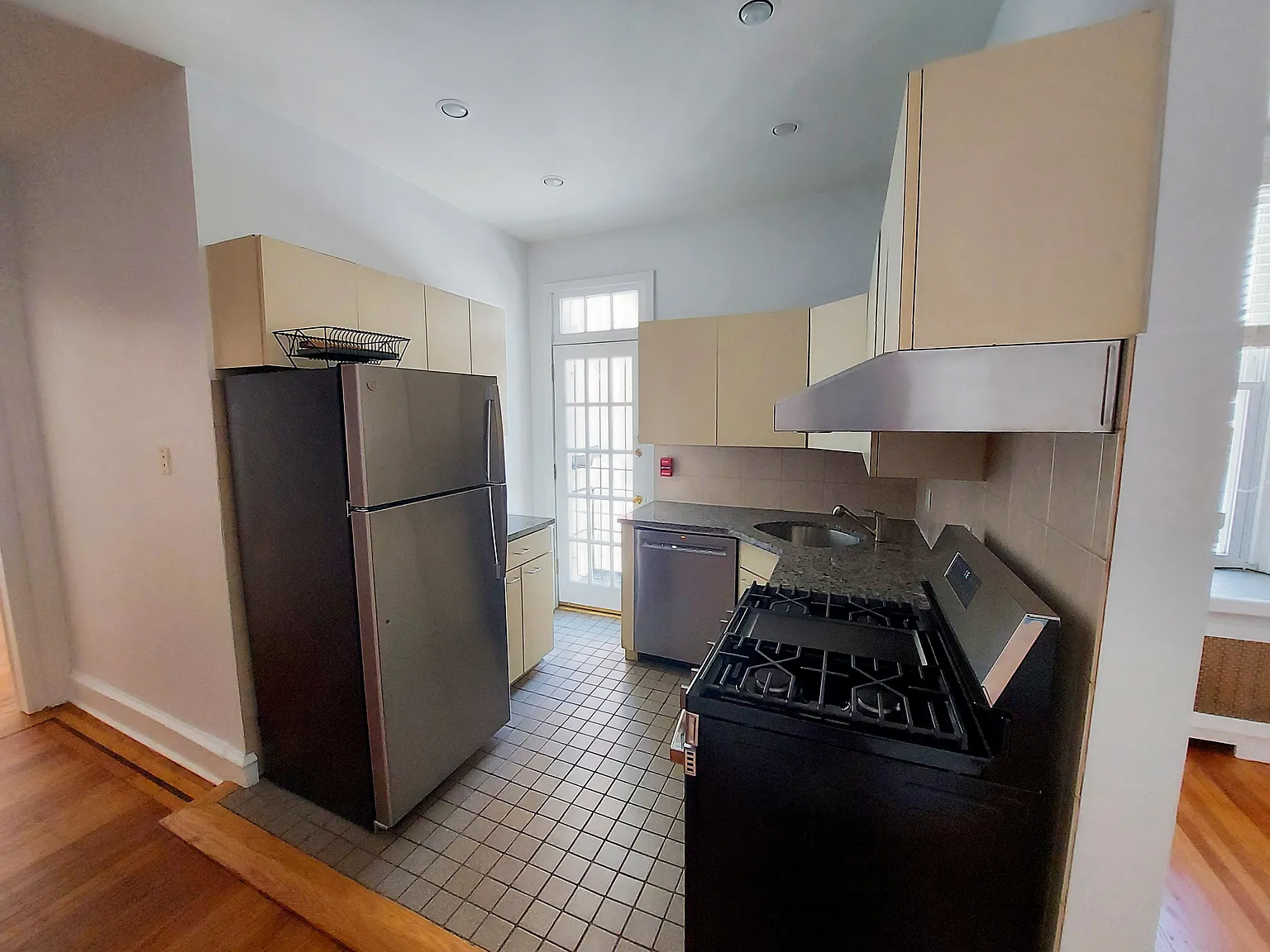 1 bed, 700 sqft, $1,875 — Photo 4