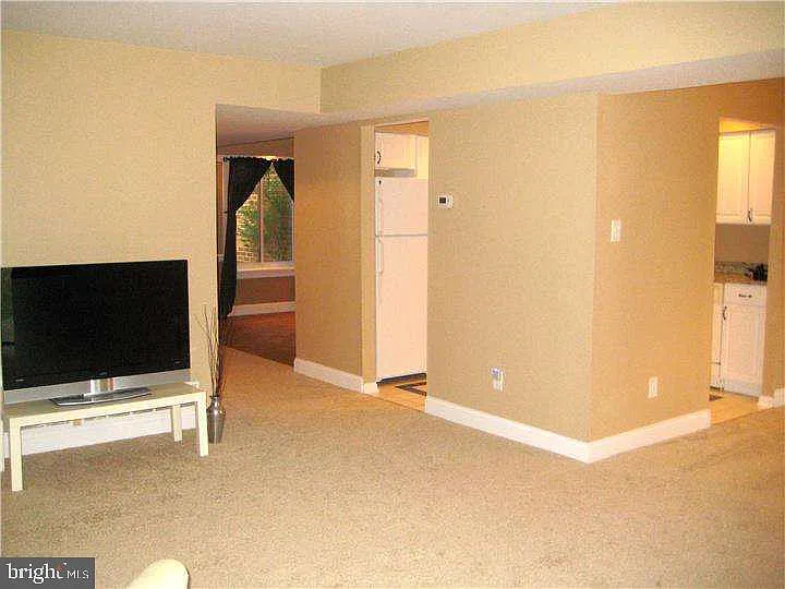 205 Bernard Ct — Photo 9