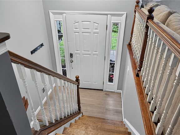 4th image of 50 Heather Dr