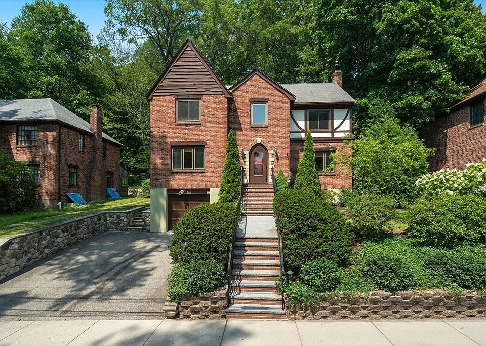 1st image of 142 Beverly Rd