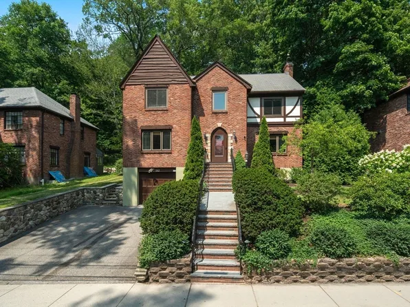 142 Beverly Rd, Brookline, MA 02467