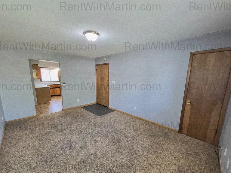 237 Miriam Dr — Photo 3