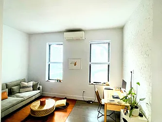 Rented by R New York