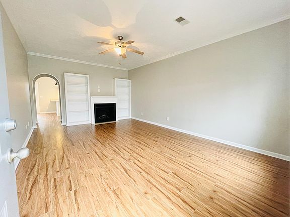 3rd image of 724 Spence Enclave Ln