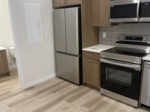 12305 119th Ave NW Unit 2, Edmonton, AB T5L 3W7
