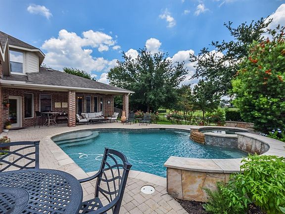 Enjoy your time outdoors with the pool/spa plus covered outdoor patio and wonderful views of the lake.