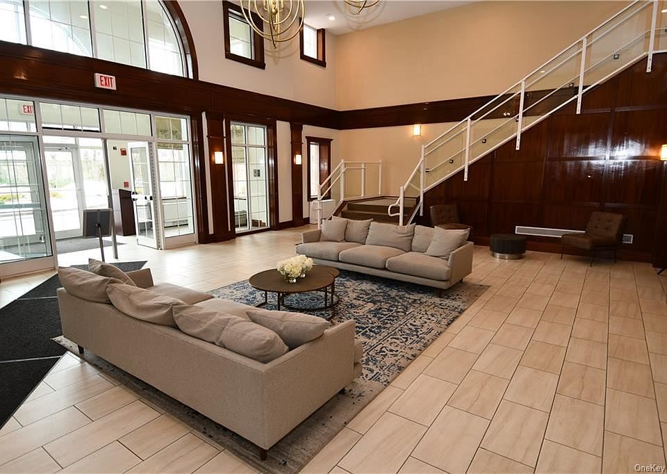 1st image of 10 Byron Pl #412