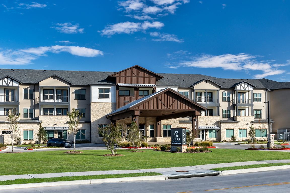 larkspur at creekside 001