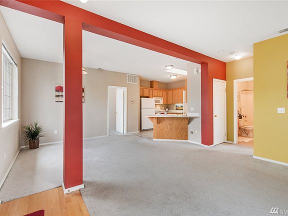 5th image of 1002 9th Ave SE APT C203
