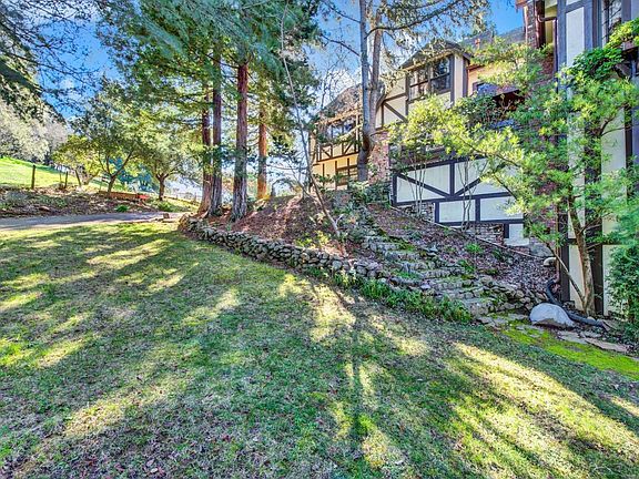 5th image of 1860 De Leu Drive