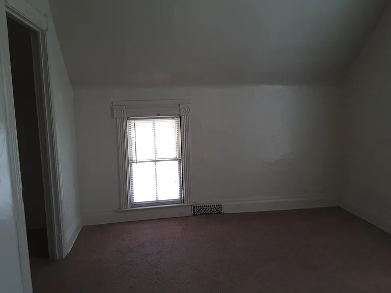 2911 Dudley Duplex — Photo 9