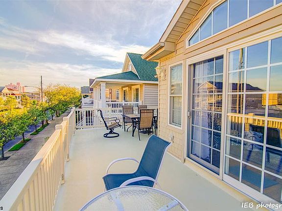 3rd image of 1312 Wesley Ave #2