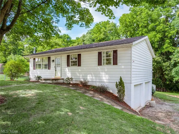 2665 Marion Oaks Dr, Zanesville, OH 43701