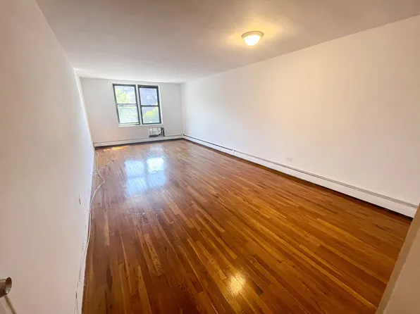 353 Bayridge Parkway image 1 of 6