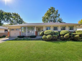 511 Briarwood Ln, Elk Grove Village, IL 60007