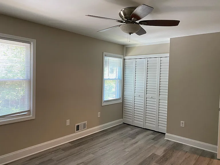 13 Dorchester Dr — Photo 8