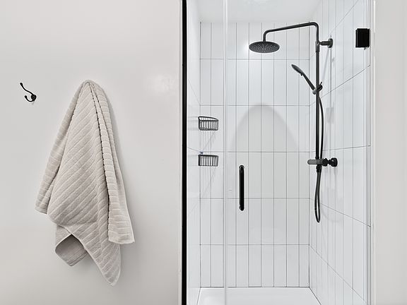 5th image of 4600 N Kenmore Ave #404