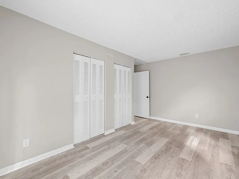 Canterbury Place Apartments — Photo 6