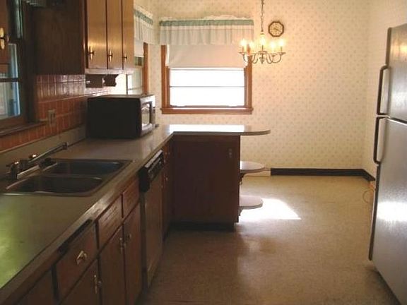 2nd image of 25645 Brookdale Ln