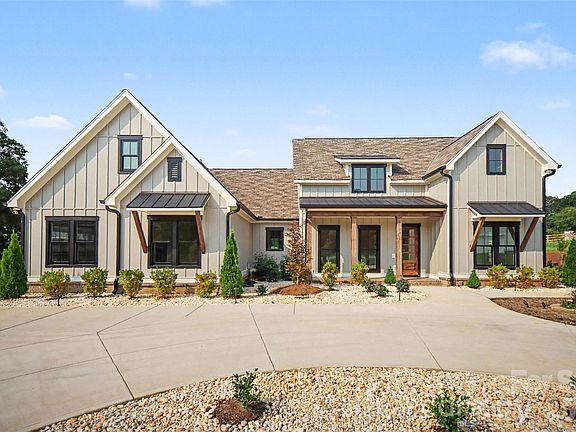 3rd image of 1012 Marthas Meadow Ln