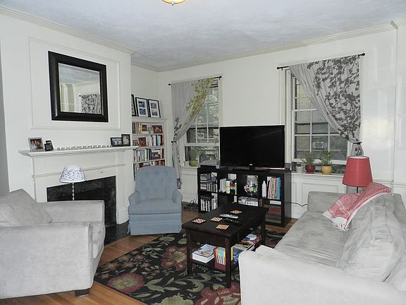 Pan O Living Room