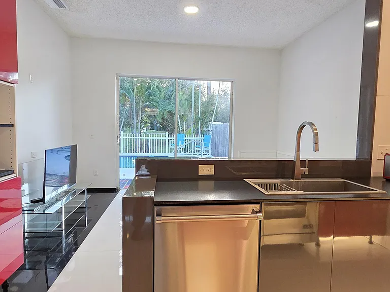661 Lake Wellington Dr — Photo 10