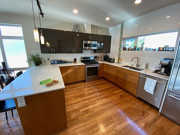 Kitchen (previous photo)