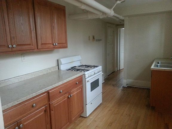 5th image of 1754 Marshall Ave APT 5
