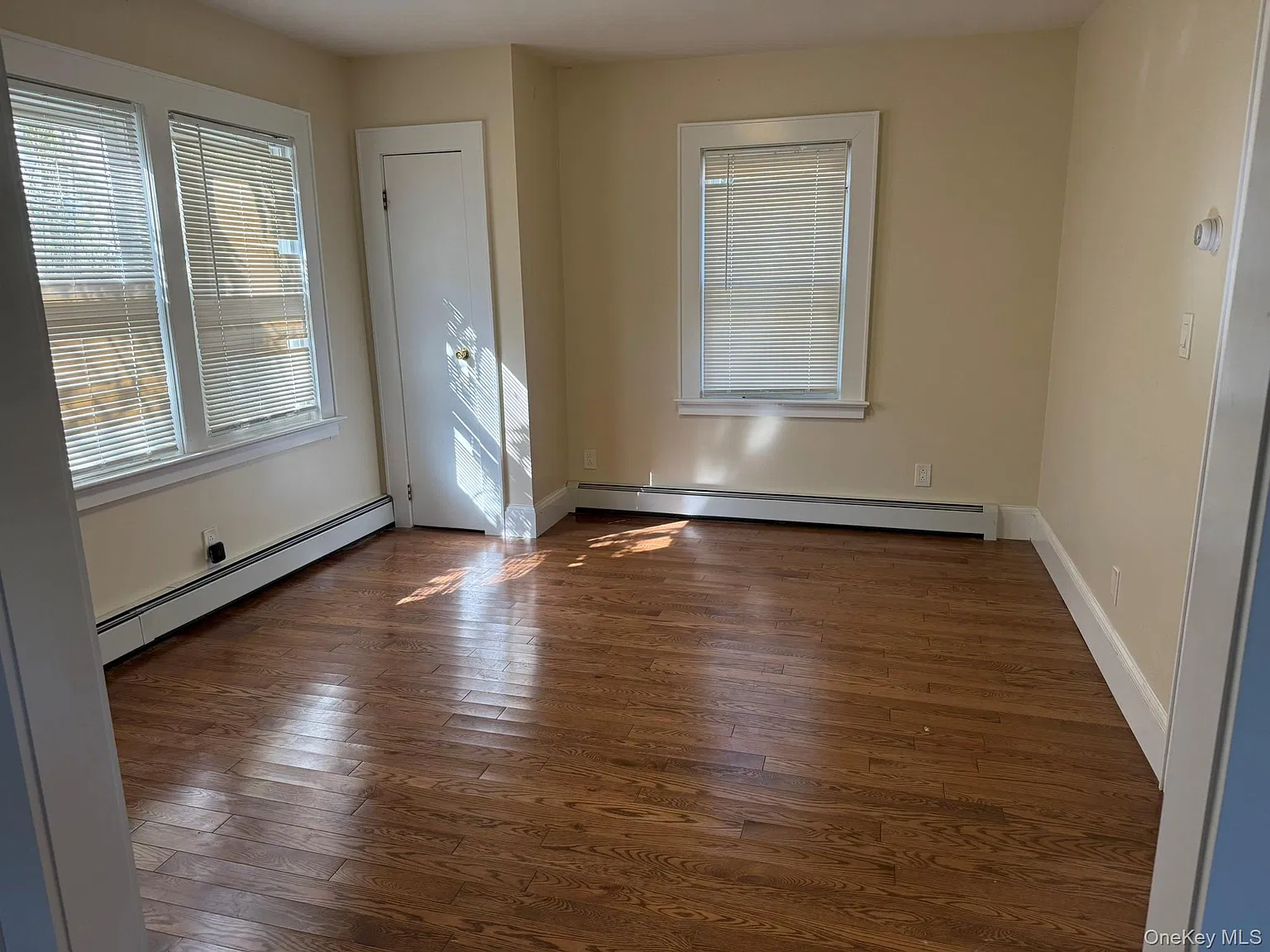 3 bed, 1.0 bath, 1053 sqft, $5,800 — Photo 2