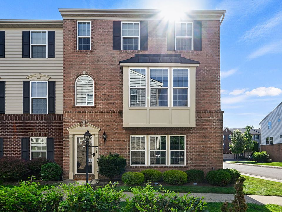 1st image of 601 Pointe View Dr