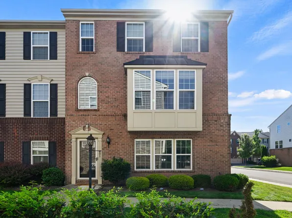 601 Pointe View Dr, Mars, PA 16046