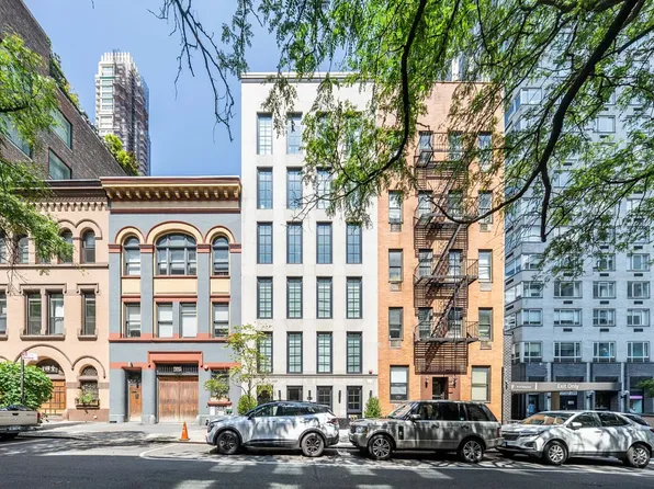 227 East 67th Street image 16 of 18