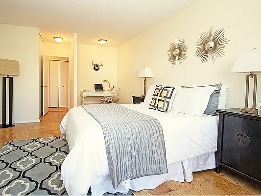 Sold by Sotheby's International Realty | media 32