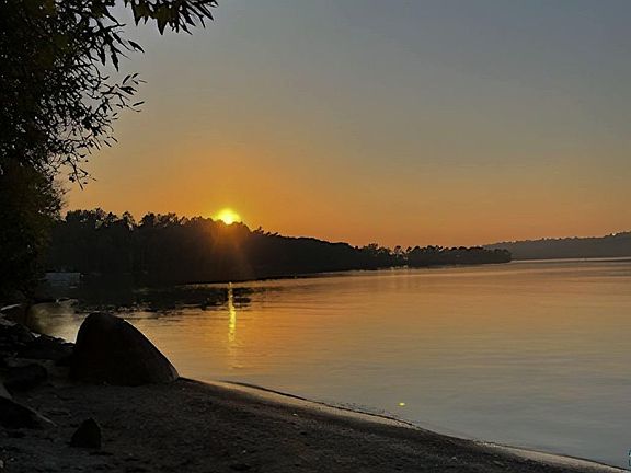 3rd image of 1317 N Pioneer Rd