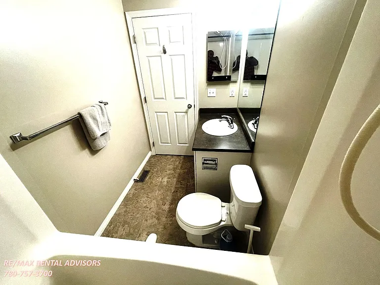2004 Grantham Ct NW #9 — Photo 18