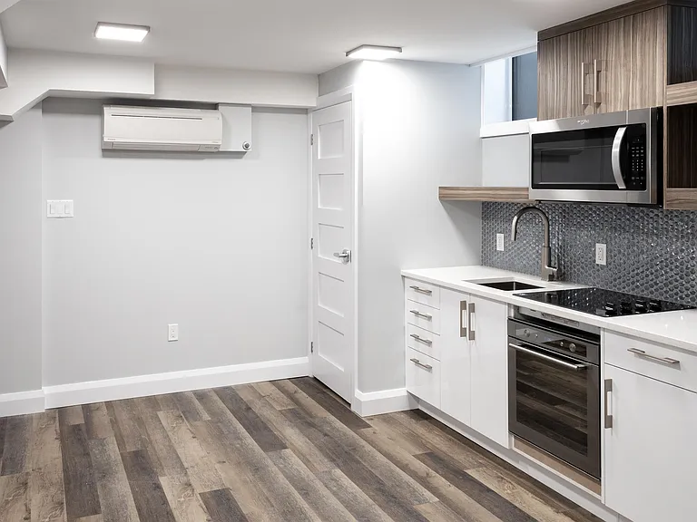 534 Lisgar St #7 — Photo 1