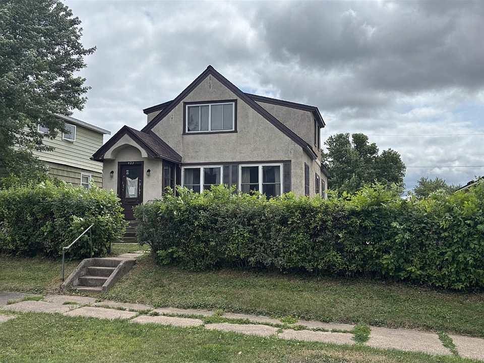 1st image of 422 15th St N