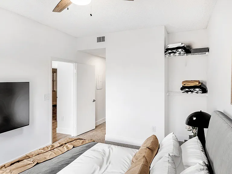 Sheridan Ocean Club Apartments — Photo 46