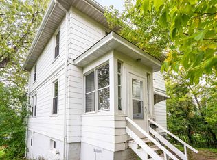 1306 E 11th St, Duluth, MN 55805-1560