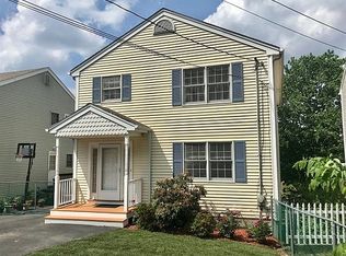 11 Overlook Rd, Waltham, MA 02451