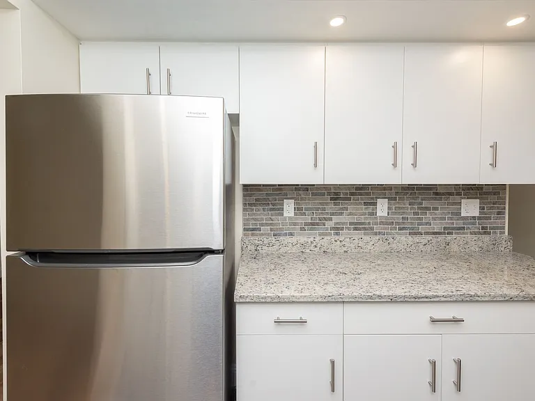 Lakewood Apartments — Photo 32