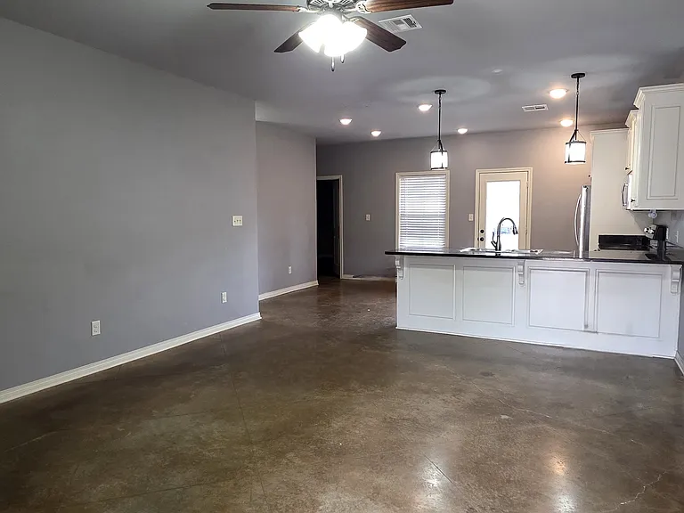 120 Carriage Hills Dr — Photo 4